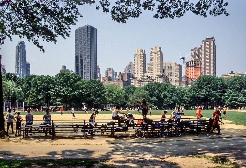 MSG_20160517155859_Mag032_00067 resized.jpg - Der Central Park zeigt sich hier und dort als sportliches Betätigungsfeld